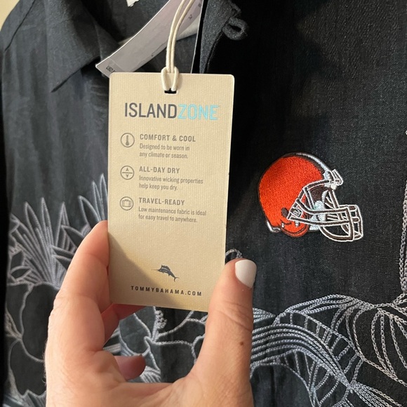 Tommy Bahama Islandzone NFL Cleveland Browns Silk Blend Hawaiian Shirt NWT - Picture 2 of 13